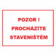 Zákazová bezpečnostní tabulka textová: "Pozor! Procházíte staveništěm"